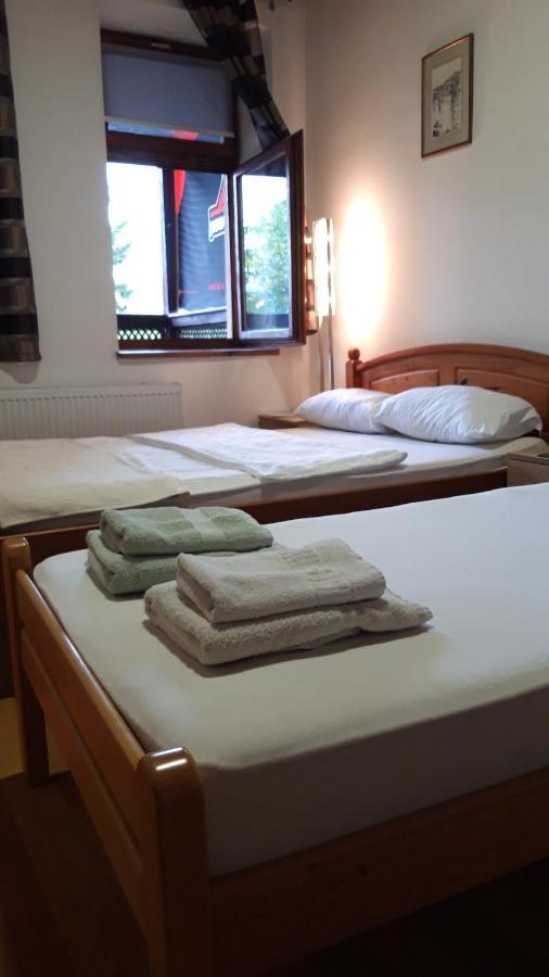 Apartment And Rooms"Tabasnice"Tuzla Centar Buitenkant foto