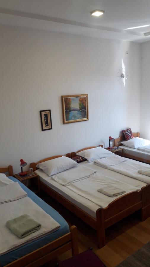 Apartment And Rooms"Tabasnice"Tuzla Centar Buitenkant foto