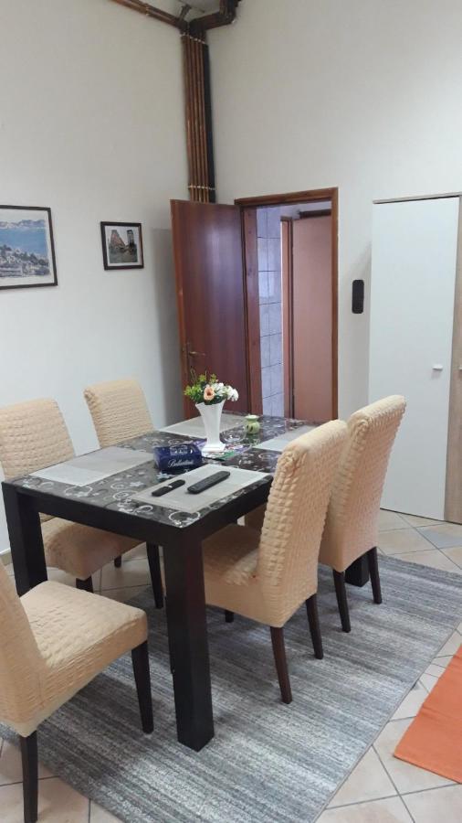 Apartment And Rooms"Tabasnice"Tuzla Centar Buitenkant foto