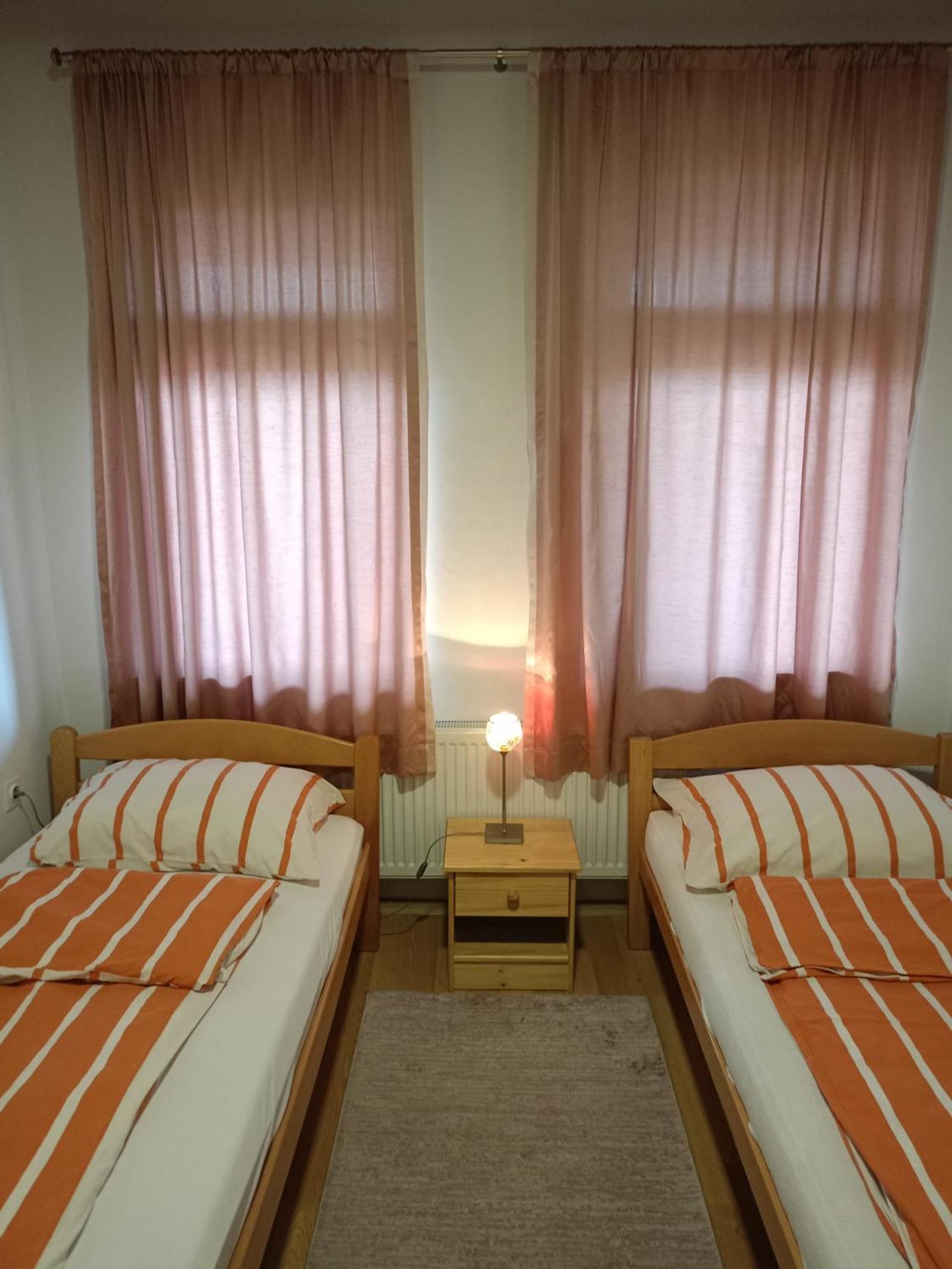 Apartment And Rooms"Tabasnice"Tuzla Centar Buitenkant foto
